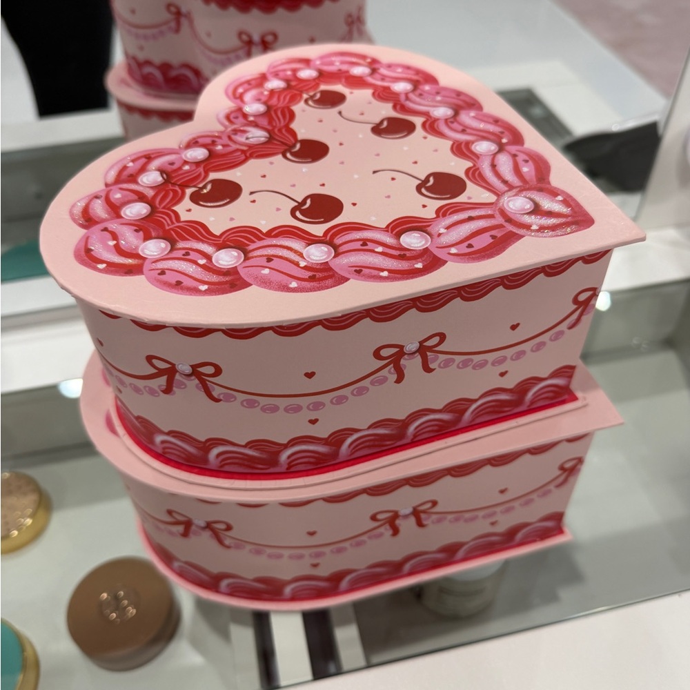 Charming Heart-Shaped Pink Storage Boxes 2